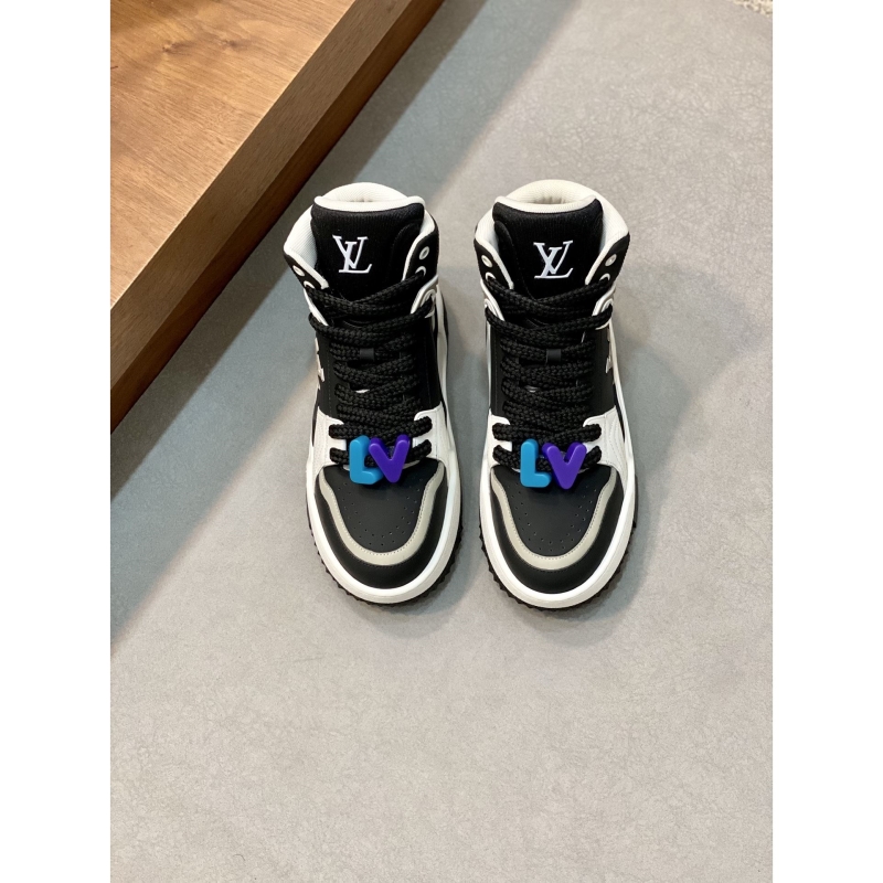 l**is V*t*n sneakers